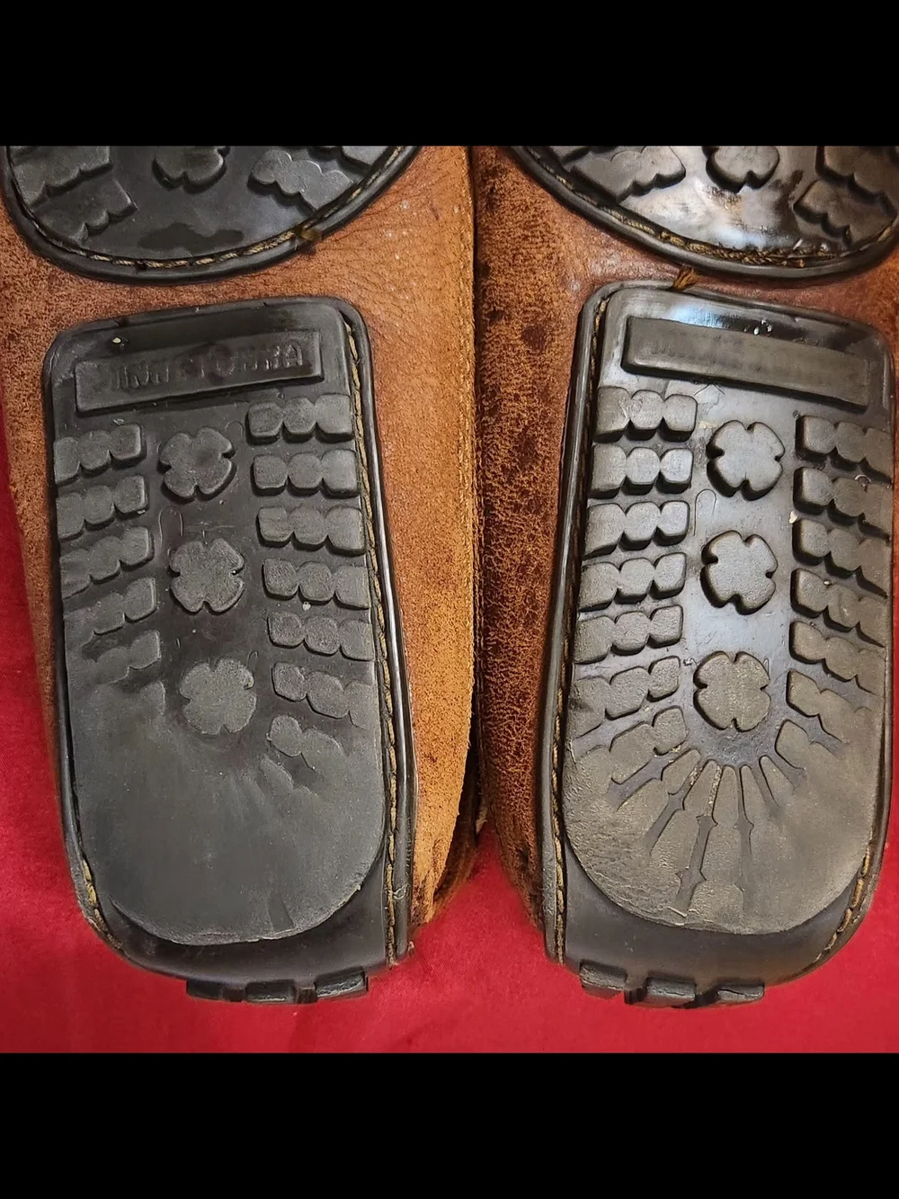 Minnetonka Men's Brown Leather Moccasin Boat Shoes Size 8.5 with Flaw -See photo
